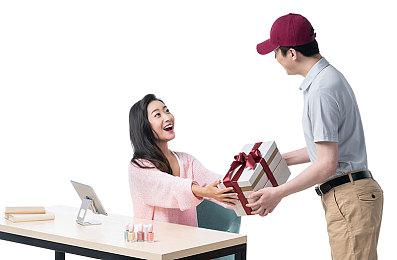 FBI担心美国暴力极端主义青少年利用在线游戏活动